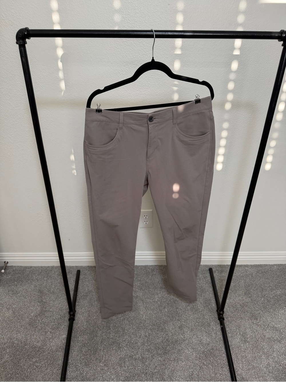 Vuori Men's Chino Pants in Taupe Gray